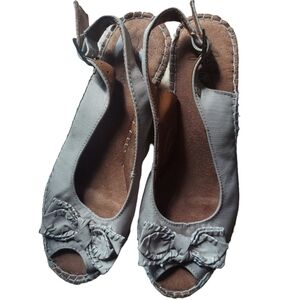 7M lifestride taupe peeptoe heels